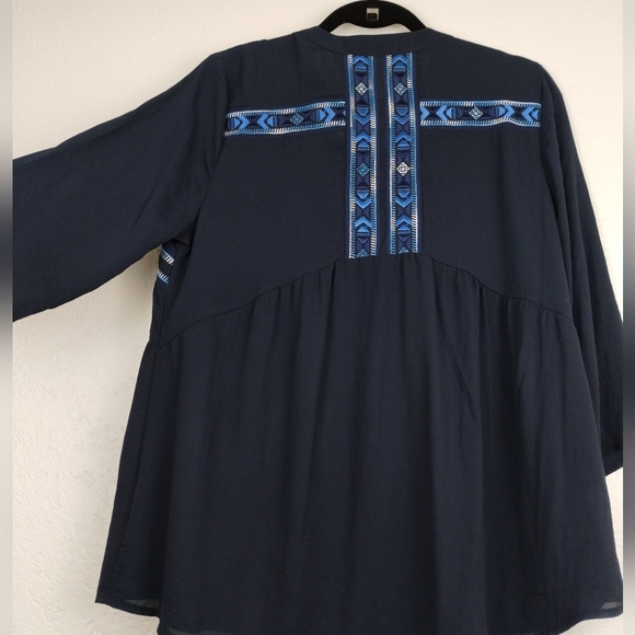 Adiva Navy Blue Embroidered Flowy Blouse Top Size Medium Geometric Lightweight - Picture 8 of 9